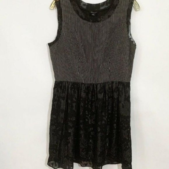 Gothic Lace Dress - Picture 12 of 16